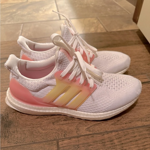 Adidas women’s Ultra Boosts 5.0 - Picture 1 of 7